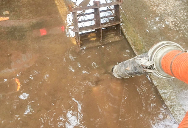 Superior Drainage Cleaning Tech - Gully Image 2